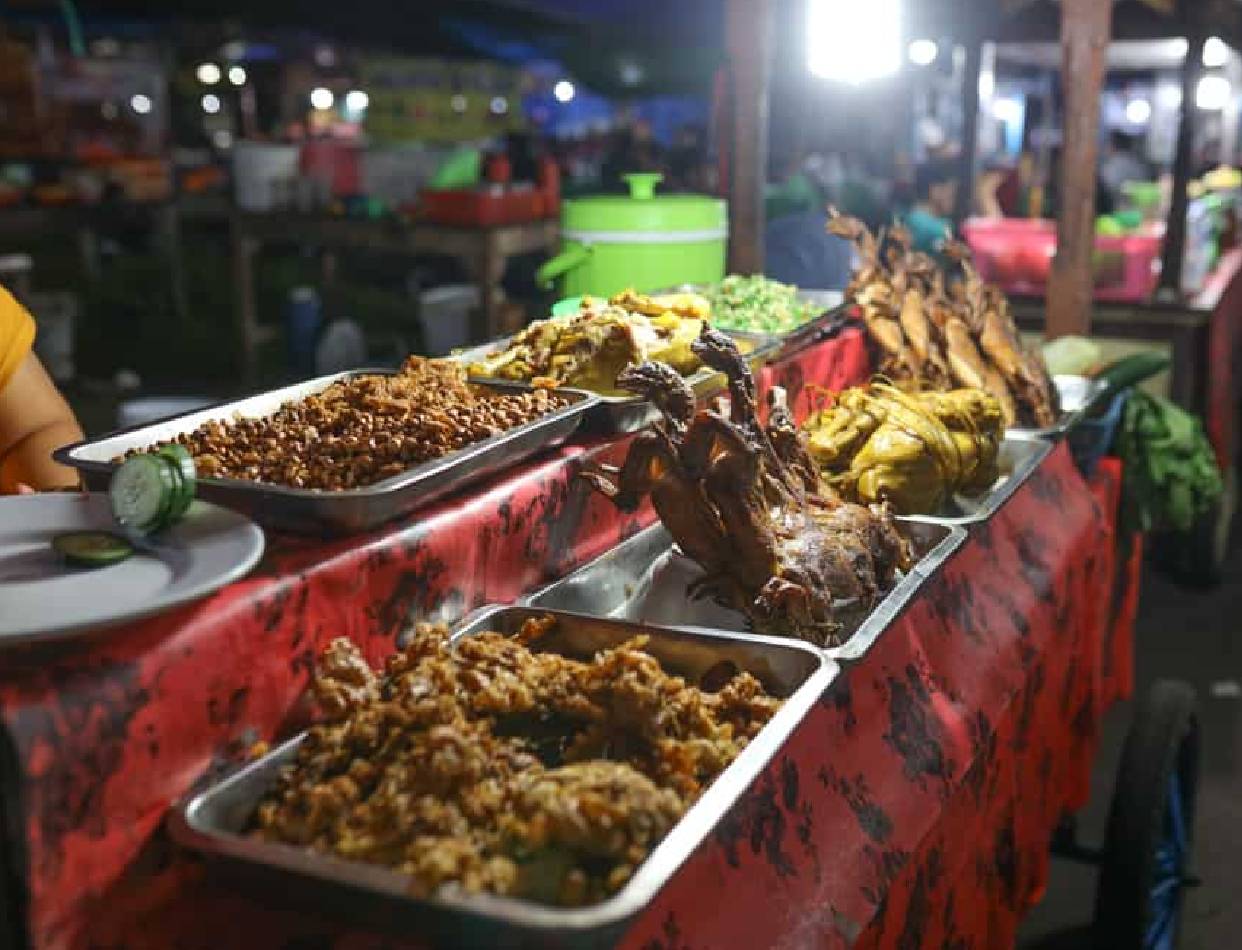 A Taste of Bali: From Kitchen Secrets to Street Flavors Experience
