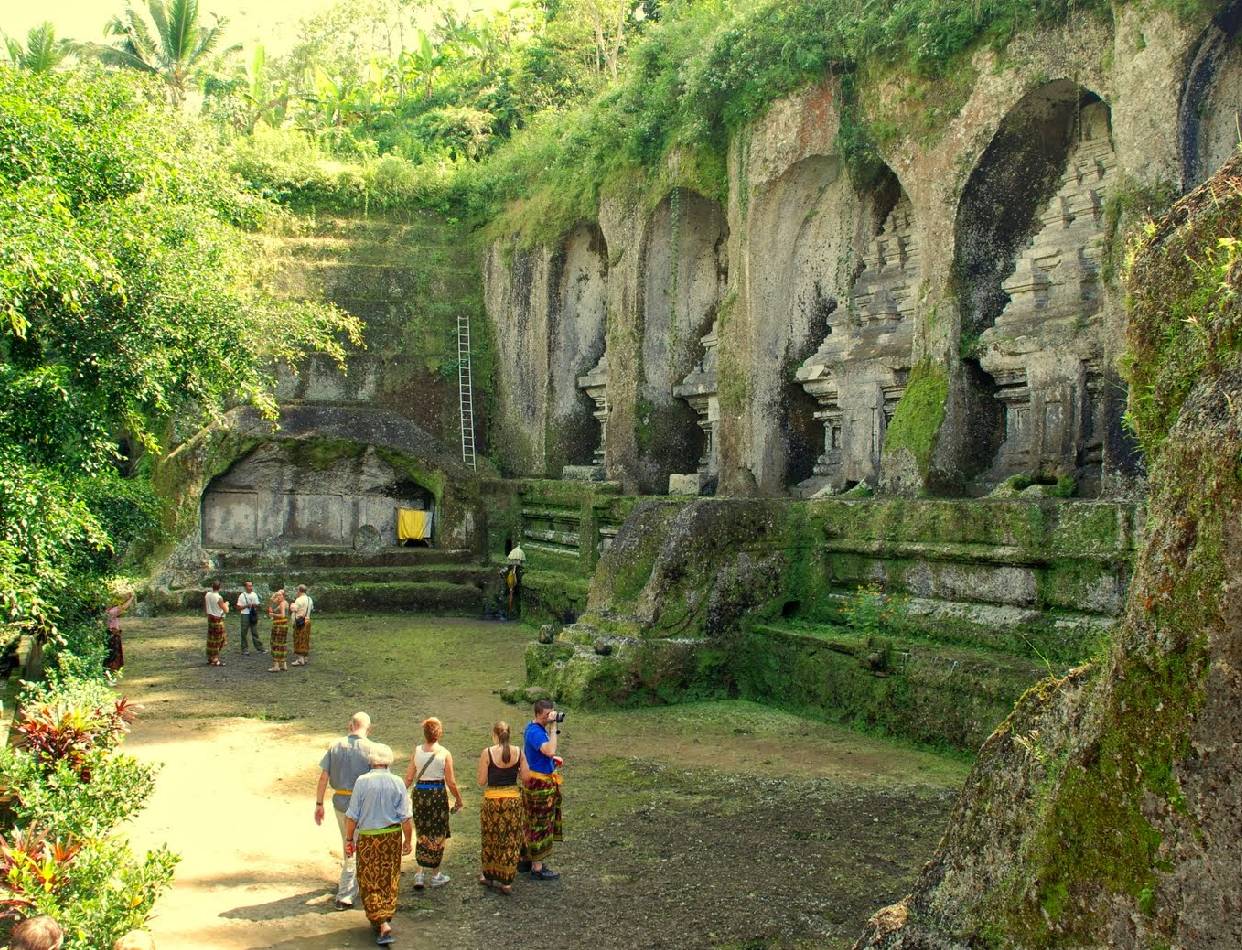 Swing Above Rice Terraces & Explore Ubud’s Sacred Temples