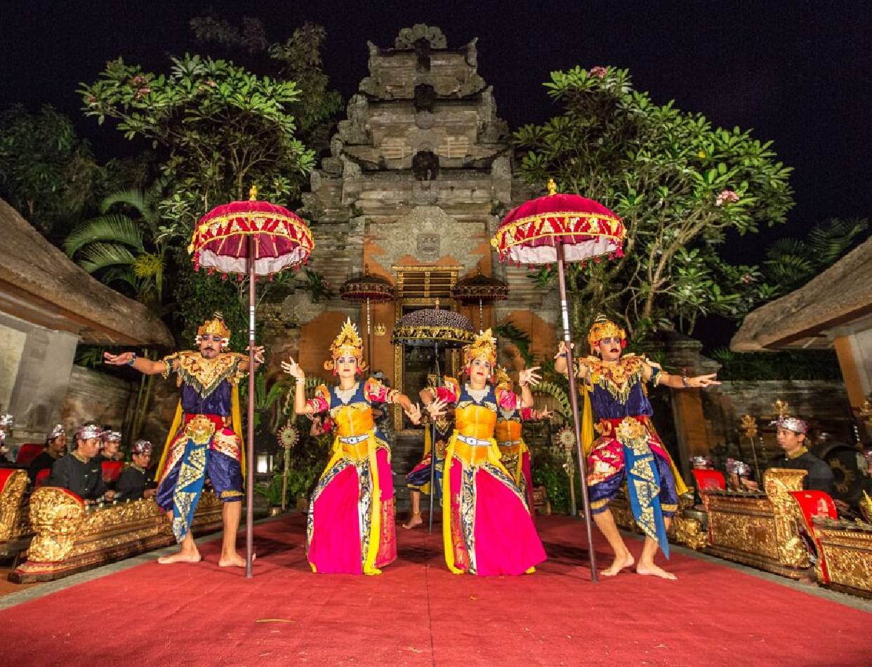 Swing Above Rice Terraces & Explore Ubud’s Sacred Temples