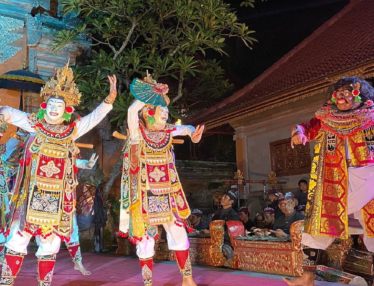 Swing Above Rice Terraces & Explore Ubud’s Sacred Temples